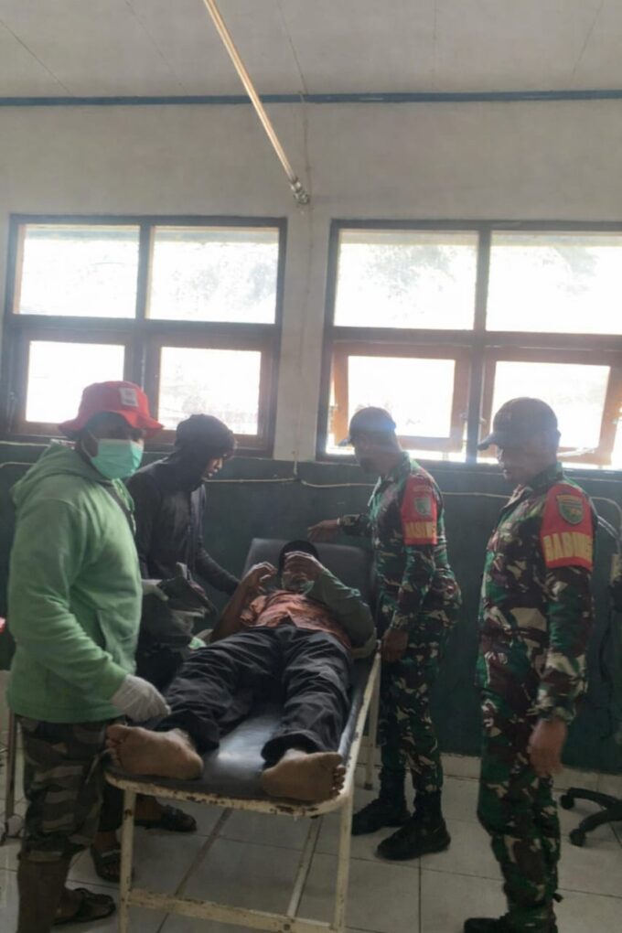 Evakuasi dan Pelayanan Kesehatan Warga Korban Pembakaran Honai Oleh KKB