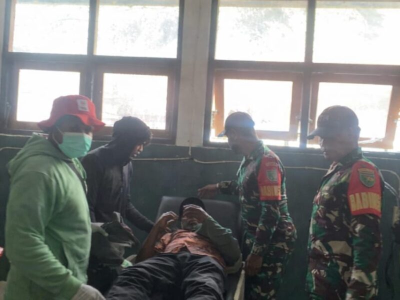 Evakuasi dan Pelayanan Kesehatan Warga Korban Pembakaran Honai Oleh KKB