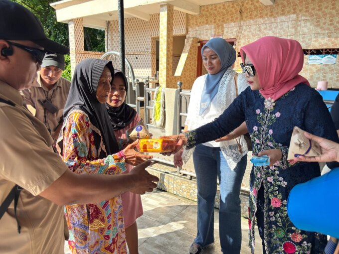 Wabup Mimik Idayana Peringati Hari Kartini dengan Gelar Jumat Berkah di Kepetingan Dusun Terpencil yang di Huni Sekitar 110 Jiwa – Detiktoday.com