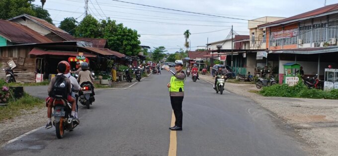 Amankan Aktivitas Awal Pekan, Satlantas Polres Kapuas Hulu Gencarkan Strong Point di Titik Rawan Macet – Detiktoday.com