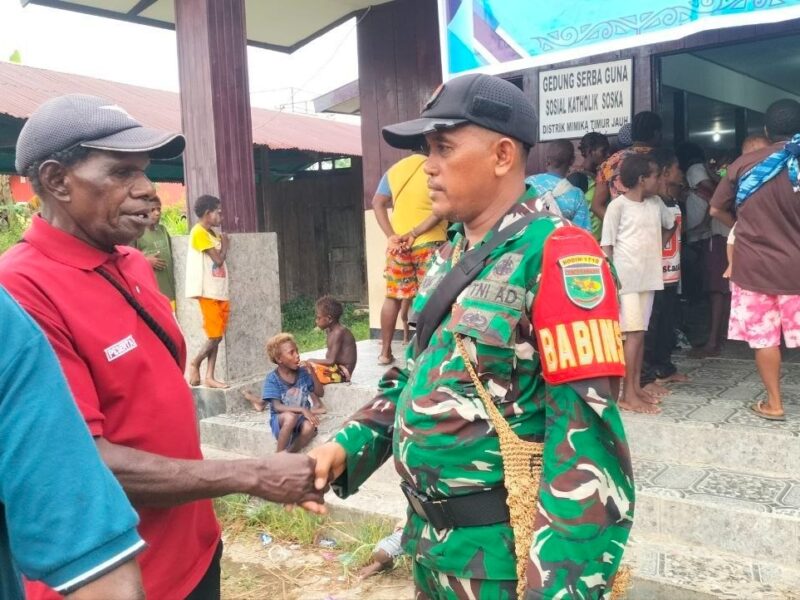 Babinsa Koramil Mapurujaya Laksanakan Komsos Bersama Warga Kampung Fanamo