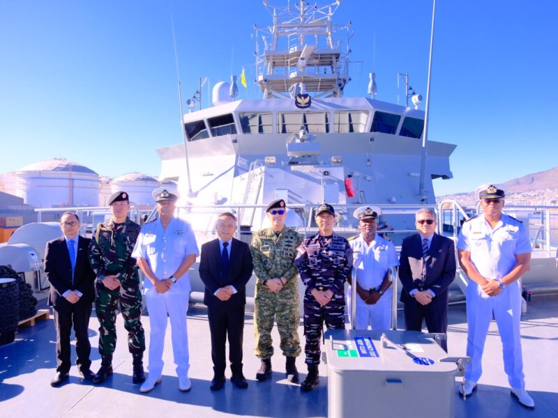 Lalui Pelayaran Etape III, KRI Canopus-936 Laksanakan Diplomasi Maritim di Afrika Selatan