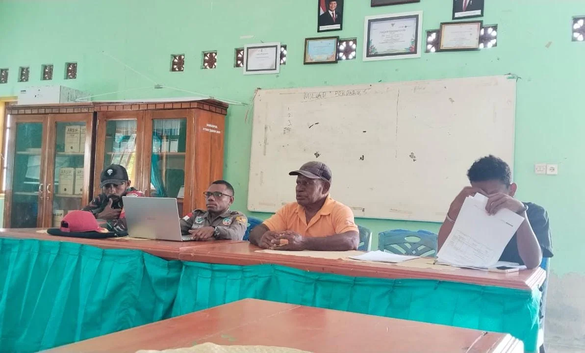 Babinsa Koramil 1803-04/Karas Kawal Penetapan BLT Kampung Mas Tepat Sasaran – Detiktoday.com