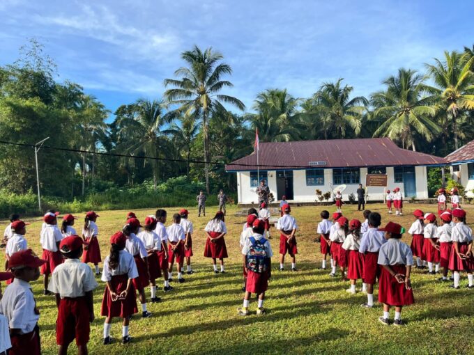 DUKUNG PENDIDIKAN GENERASI PENERUS BANGSA, TNI AL BUKA KEMBALI SD MARFENFEN DI KEPULAUAN ARU SELATAN