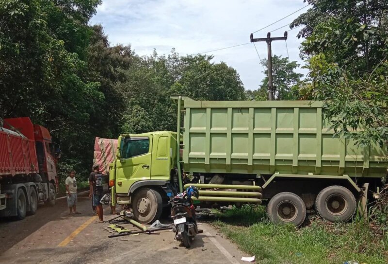 Truk Tronton Tabrakan Beruntun di Jalintim Palembang-Jambi, 1 Pengendara Motor Tewas di TKP – Detiktoday.com
