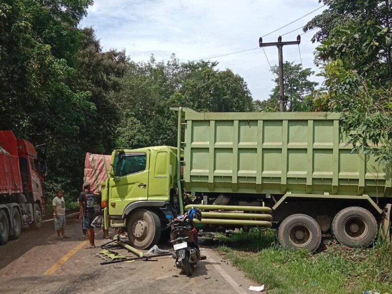 Truk Tronton Tabrakan Beruntun di Jalintim Palembang-Jambi, 1 Pengendara Motor Tewas di TKP – Detiktoday.com