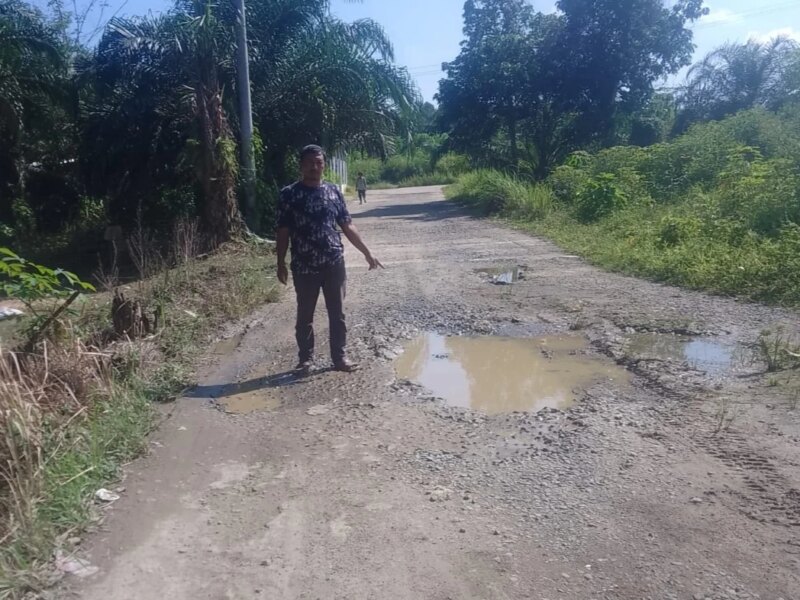 Jalan Rusak di Talang Akar Membahayakan, Warga Desak Perbaikan Segera – Detiktoday.com