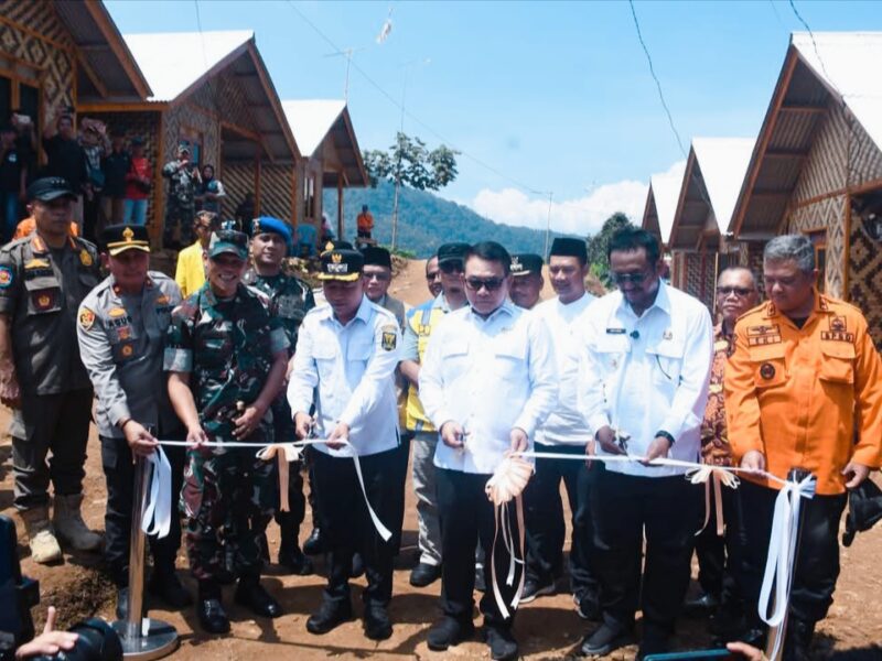 Penasehat Khusus Presiden Didampingi Bupati Dan Wabup Sukabumi, Resmikan Huntap Adaptif Bencana