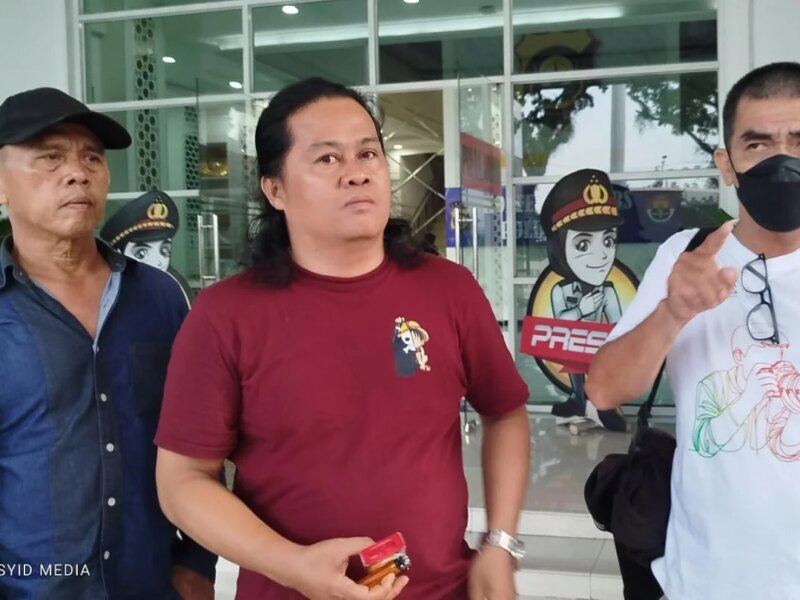 Alion Soroti Transparansi, Tersangka DPO Alung Tak Ditampilkan Saat Konferensi Pers Polda Jambi – Detiktoday.com