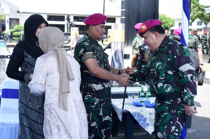 DI SURABAYA, PANGKORMAR DAN KETUA GABUNGAN JALASENASTRI KORMAR HALAL BIHALAL BERSAMA PRAJURIT DAN ASN