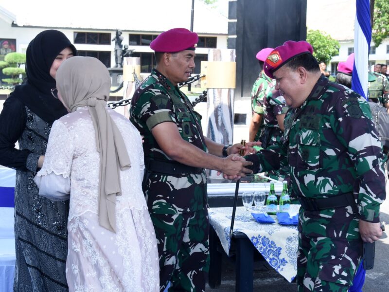 DI SURABAYA, PANGKORMAR DAN KETUA GABUNGAN JALASENASTRI KORMAR HALAL BIHALAL BERSAMA PRAJURIT DAN ASN
