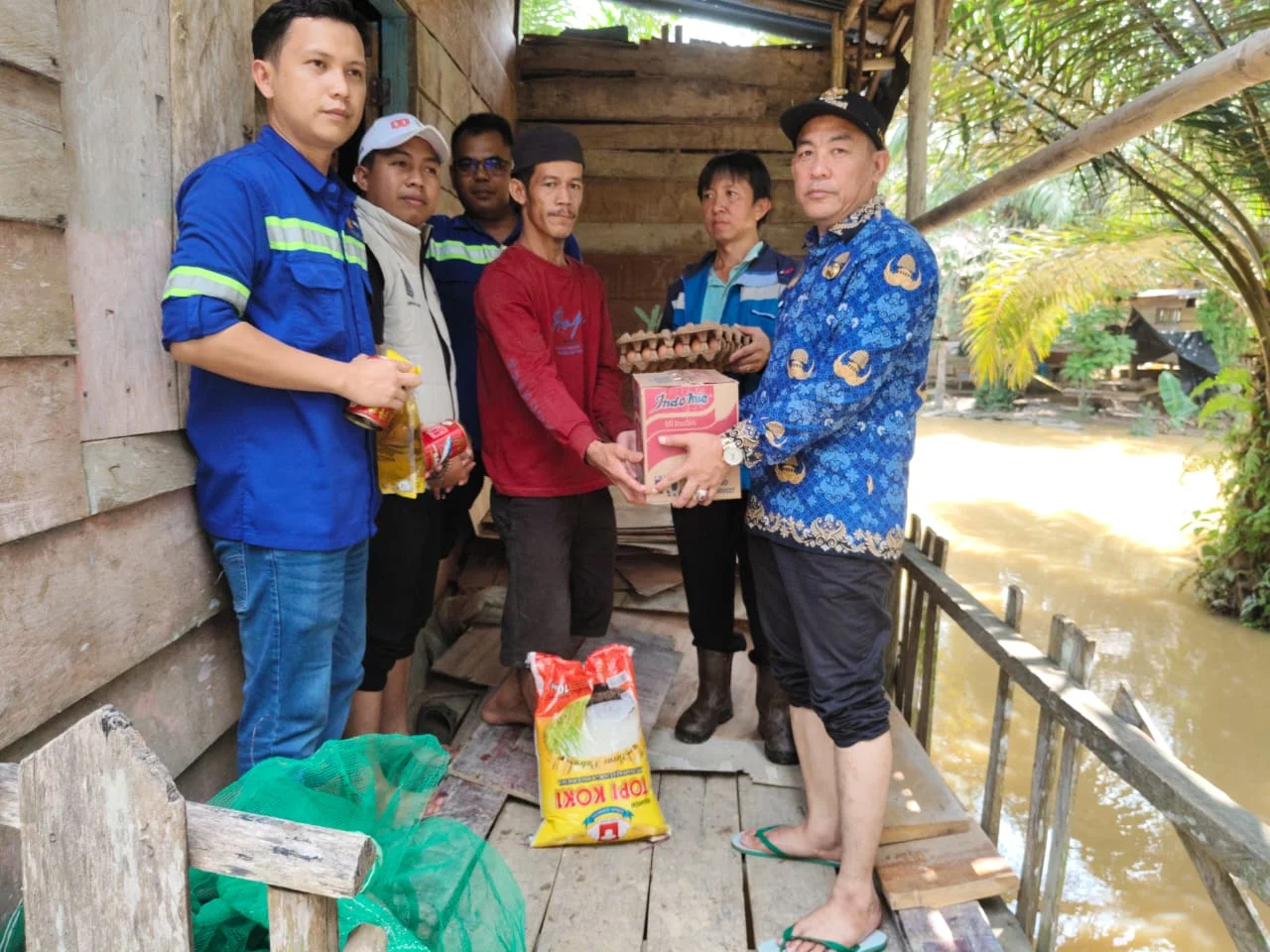 Banjir Rendam Bayung Lencir, Bantuan Diantar Langsung  – Detiktoday.com