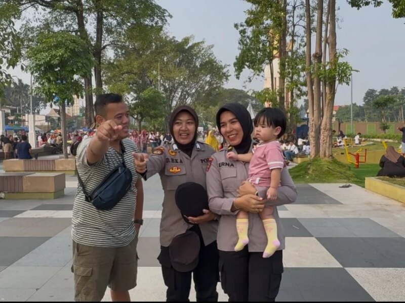 Aksi Humanis Polwan Polresta Sidoarjo Amankan Car Free Day  – Detiktoday.com