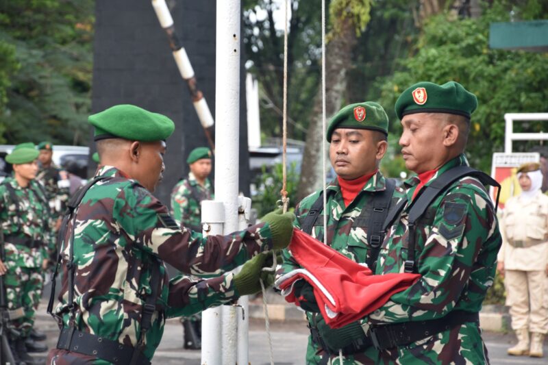 Dandim 0716/Demak Bacakan Amanat Panglima TNI Pada Upacara Bendera 17-an Bulan April