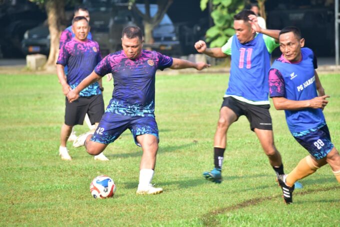 PANGKORMAR AJAK PRAJURIT JAGA KEBUGARAN LEWAT OLAHRAGA BERSAMA