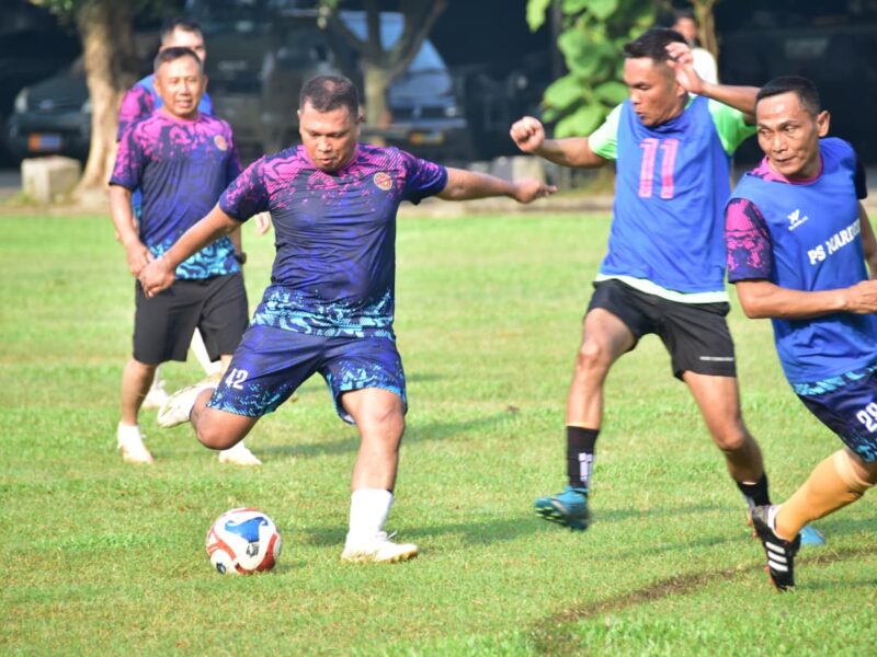 PANGKORMAR AJAK PRAJURIT JAGA KEBUGARAN LEWAT OLAHRAGA BERSAMA