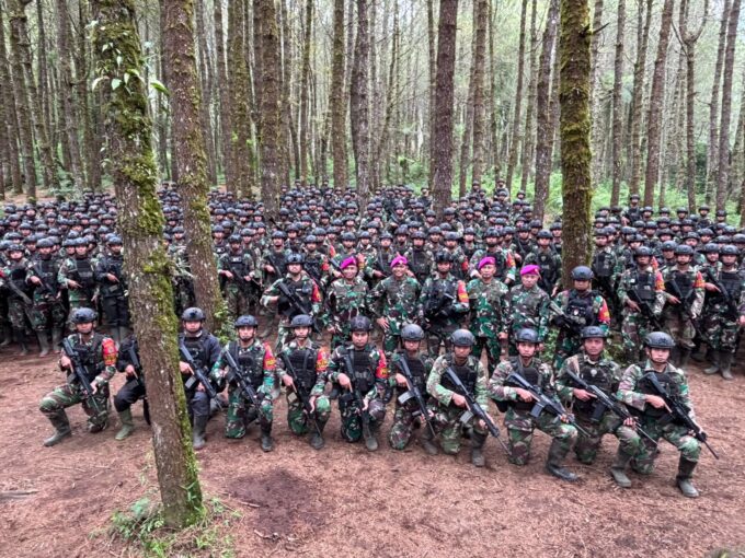 KASKORMAR TINJAU KESIAPAN PRAJURIT MARINIR DI DAERAH LATIHAN