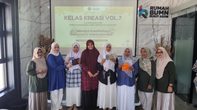 Dorong Kemandirian Ekonomi, PTBA dan BKMT Muara Enim Gelar Kelas Kreasi Vol.7 – Detiktoday.com