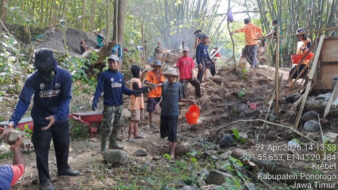 Medan Sulit Pembangunan Jembatan Perintis Garuda di Ponorogo, TNI dan Rakyat Tetap Semangat Bekerja