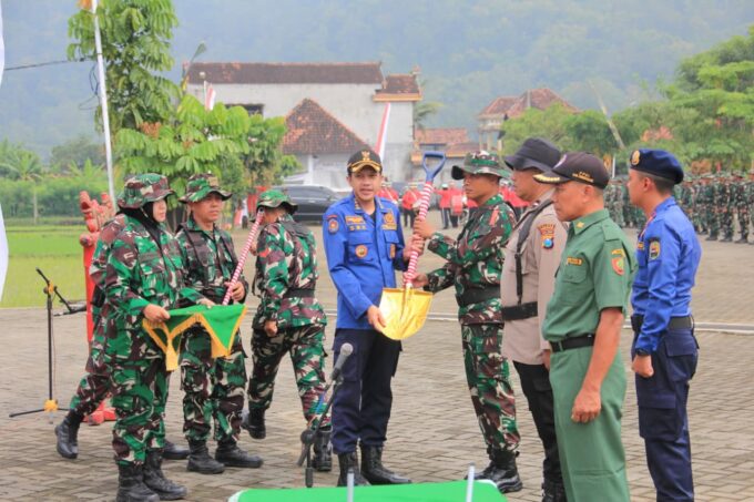 TMMD Ke-128 Kodim 0806/Trenggalek Resmi Dibuka, Wabup: Tingkatkan Akselerasi Pembangunan di Daerah