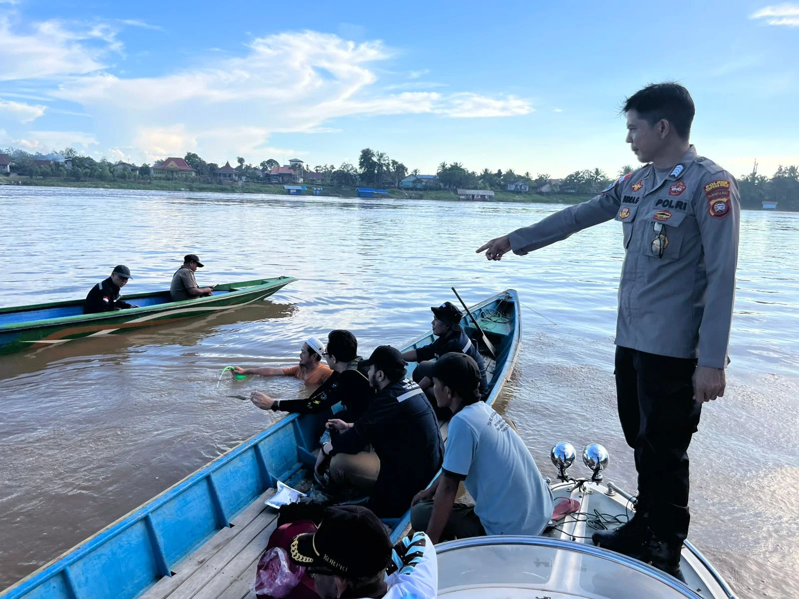 Bupati Kapuas Hulu Surati Gubernur Kalbar, Minta Investigasi Kemunculan Gas di Tepian Sungai Kapuas – Detiktoday.com