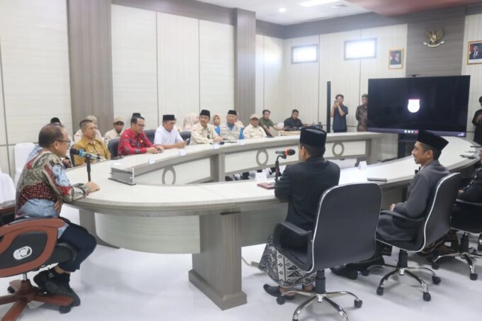 Gubernur Sulbar Lepas Petugas Haji 2026, Ingatkan Jaga Emosi dan Layani Jamaah – Detiktoday.com