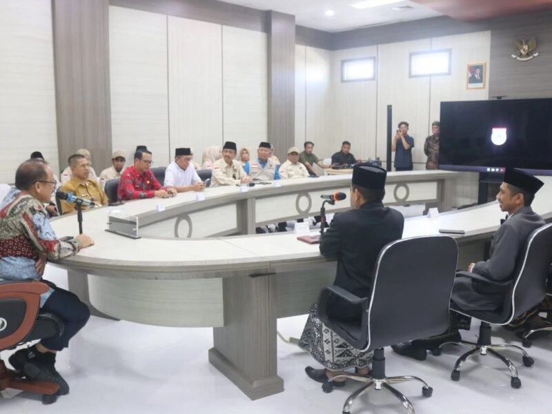 Gubernur Sulbar Lepas Petugas Haji 2026, Ingatkan Jaga Emosi dan Layani Jamaah – Detiktoday.com