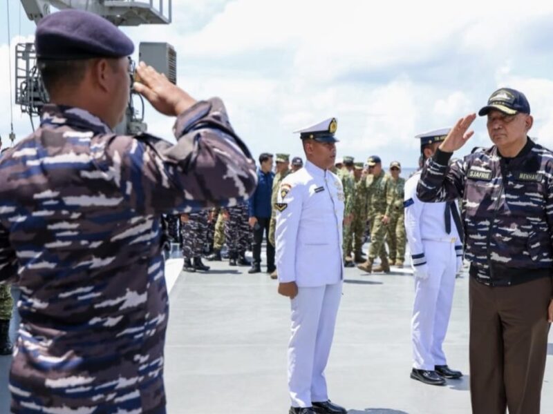 BERSAMA MENHAN RI DAN PANGLIMA TNI, PANGKORMAR DAMPINGI KASAL TINJAU LOPSLATGAB BAKSENKHSUS 2026 DI PULAU GUNDUL