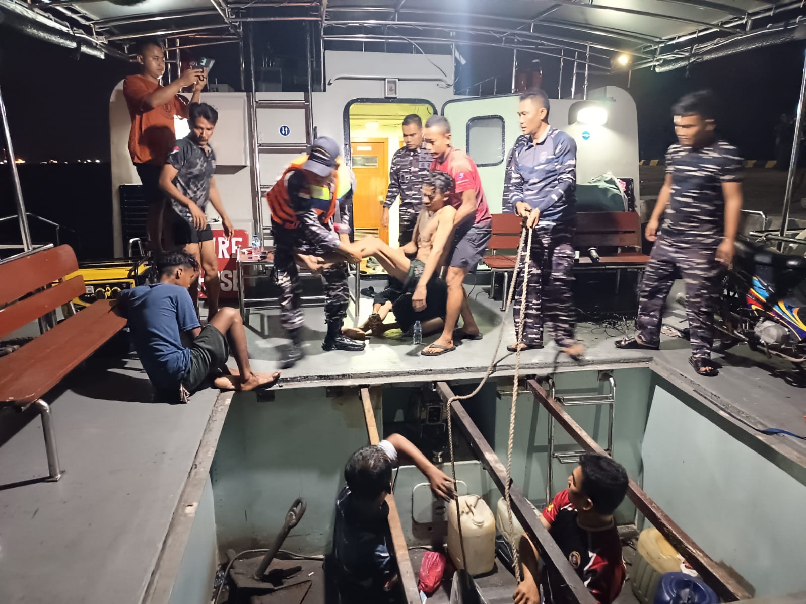 Sigap dan Respon Cepat, KAL Tedung I-1-37 Lanal Dumai Selamatkan Nelayan di Perairan Selat Rupat