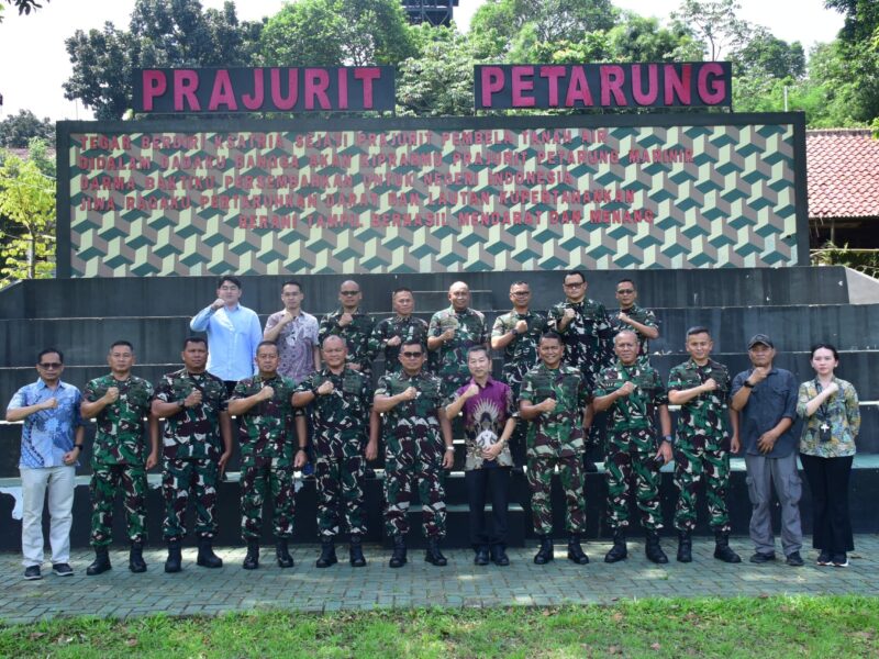 PANGKORMAR PIMPIN PENGENALAN DAN UJI COBA SENAPAN SERBU DSAR-15P 14.5" KALIBER 5,56x45 MM