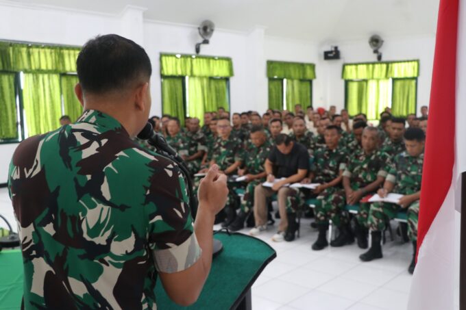 Jam Komandan, Dandim Tulungagung Dorong Prajurit Bijak Kelola Keuangan dan Jaga Kesehatan