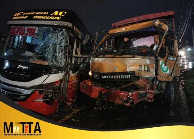 Bus Harapan Jaya Tabrak Truk di Tulungagung, Polisi Soroti Pelanggaran Marka Jalan  – Detiktoday.com