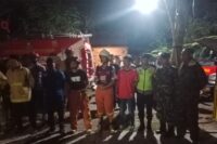 Sinergitas TNI-Polri dan Damkar Trenggalek, Padamkan Kebakaran Kandang Sapi di Durenan