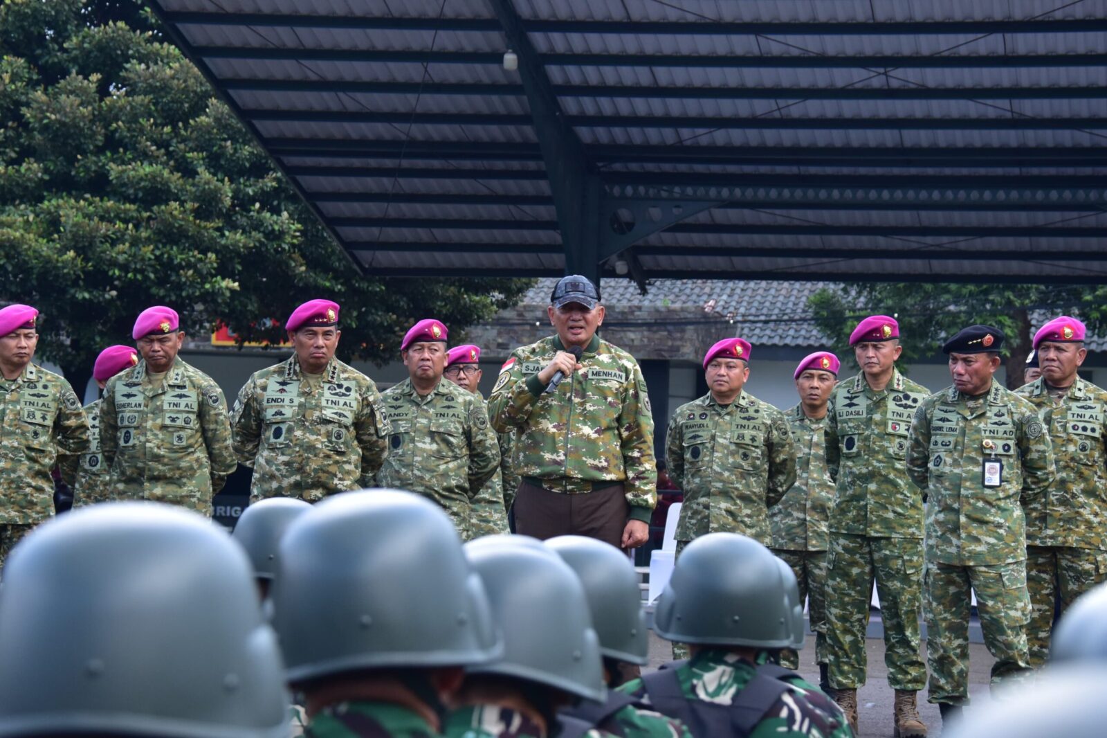 PANGKORMAR DAMPINGI MENHAN RI SAMPAIKAN PESAN MORAL KEPADA ASN KOMCAD MATRA LAUT w