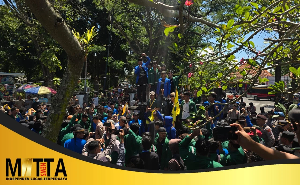 Mahasiswa PMII Geruduk DPRD Tulungagung, Desak KPK dan Kritik Keras Transparansi APBD – Detiktoday.com