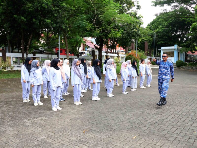 Tanamkan Semangat Disiplin dan Jiwa Bela Negara, Personel Lanud Sjamsudin Noor Hadir Humanis di BPSDMD Kalsel Pada Latsar CPNS KPU 2026