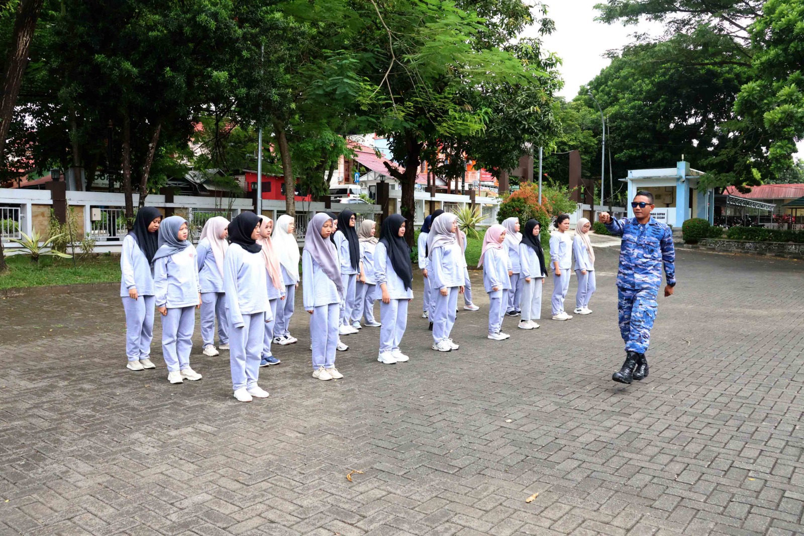 Tanamkan Semangat Disiplin dan Jiwa Bela Negara, Personel Lanud Sjamsudin Noor Hadir Humanis di BPSDMD Kalsel Pada Latsar CPNS KPU 2026