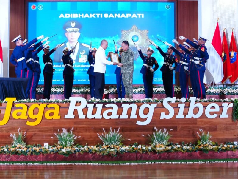 Panglima TNI Terima Penghargaan Adhibhakti Sanapati dan Berikan Ceramah Umum di BSSN