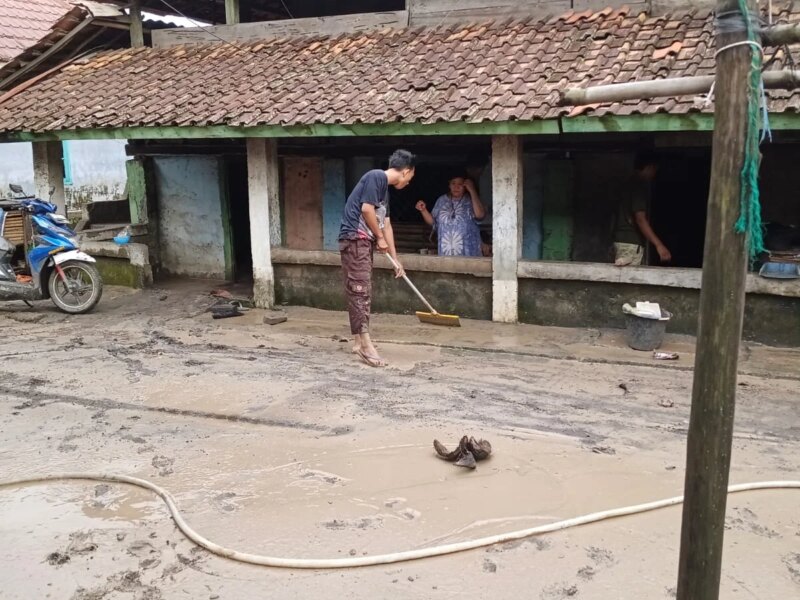 Banjir Lagi, Tambang Batu Bara Rusak Sungai Kungkilan – Detiktoday.com
