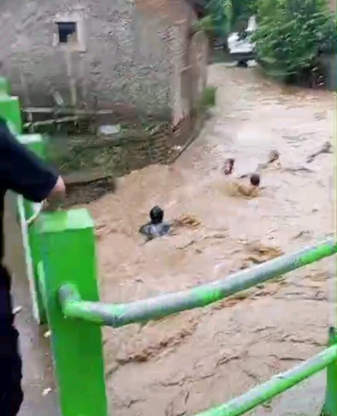 Korban Meninggal Terseret Arus Sungai Ciapus itu Bernama Gina dari 5 Orang Warga Hanyut