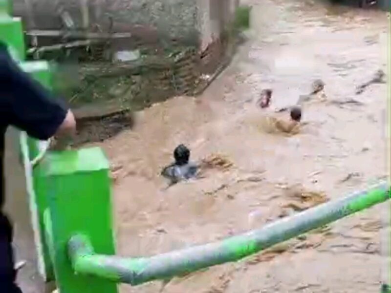 Korban Meninggal Terseret Arus Sungai Ciapus itu Bernama Gina dari 5 Orang Warga Hanyut