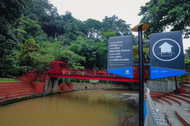 Farhan Sebut Sampah Jadi Biang Banjir Bandung, Pemkot Fokus Normalisasi Sungai