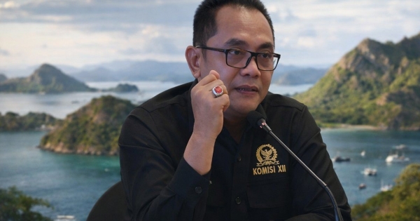 Sigit Karyawan Yunianto Tinjau Pasokan Energi di Labuan Bajo