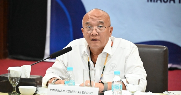 Sikapi Dampak Geopolitik Global, Dony Maryadi Oekon Ajak Masyarakat Hemat Energi