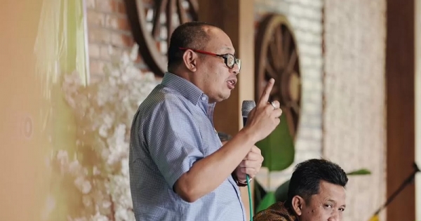 Sofwan Dedy Ardyanto Serahkan Traktor ke Desa Dawung Atas Prestasi P3-TGAI Terbaik Jateng