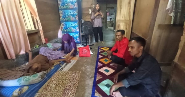 Soroti Ketimpangan Data Kemiskinan, Syibral Mulasi Sambangi Pasutri Kurang Mampu di Aceh Utara