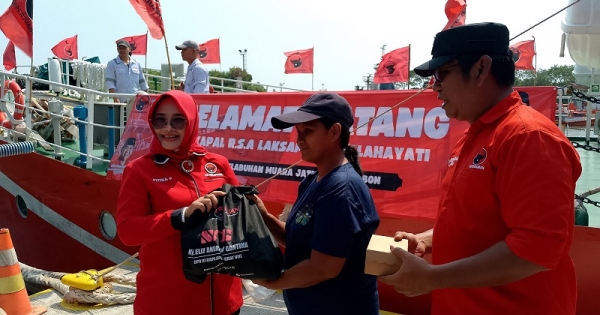 Warga Kota Cirebon Serbu RS Apung Laksamana Malahayati Untuk Dapatkan Layanan Pengobatan Gratis