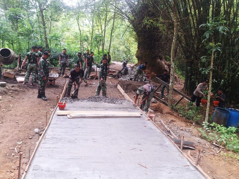 Program TMMD Hampir Selesai, Semangat Gotong-Royong Satgas TMMD Trenggalek Tak Surut