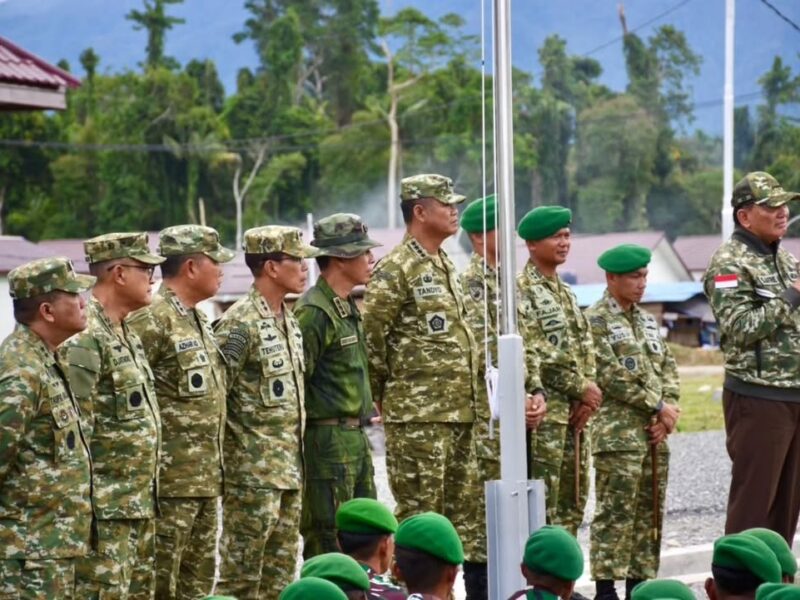 Wapang TNI Dampingi Menhan RI Tinjau Kesiapan Yonif TP 805/KSW di Papua Barat