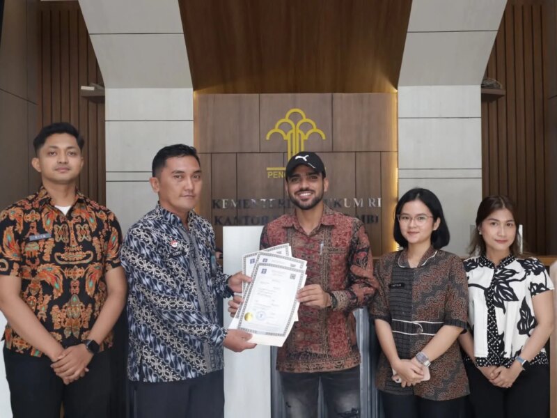 Menuju Italia, Mahasiswa UNJA Asal Pakistan Gunakan Layanan Apostille Kanwil Kemenkum Jambi – Detiktoday.com